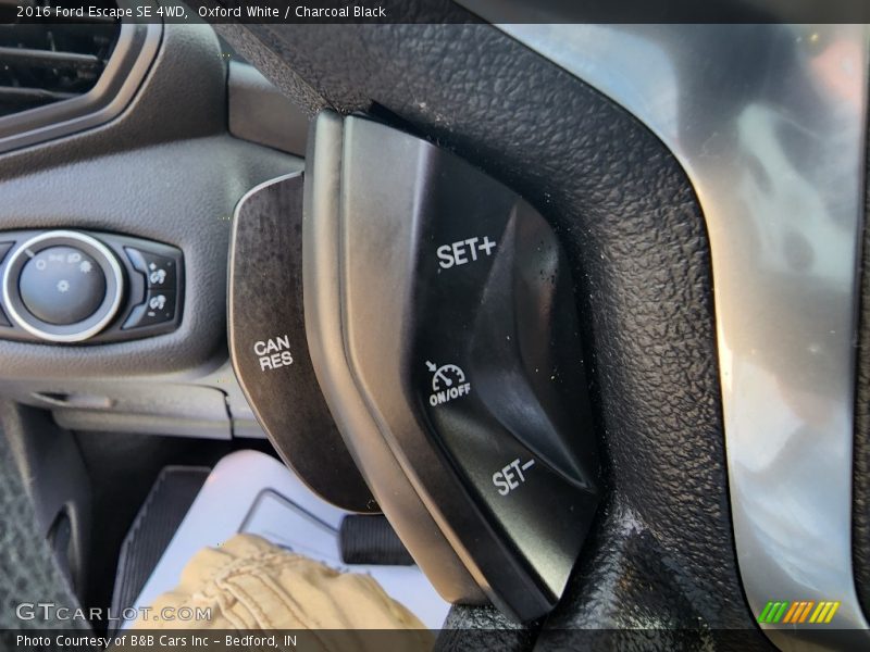 Oxford White / Charcoal Black 2016 Ford Escape SE 4WD