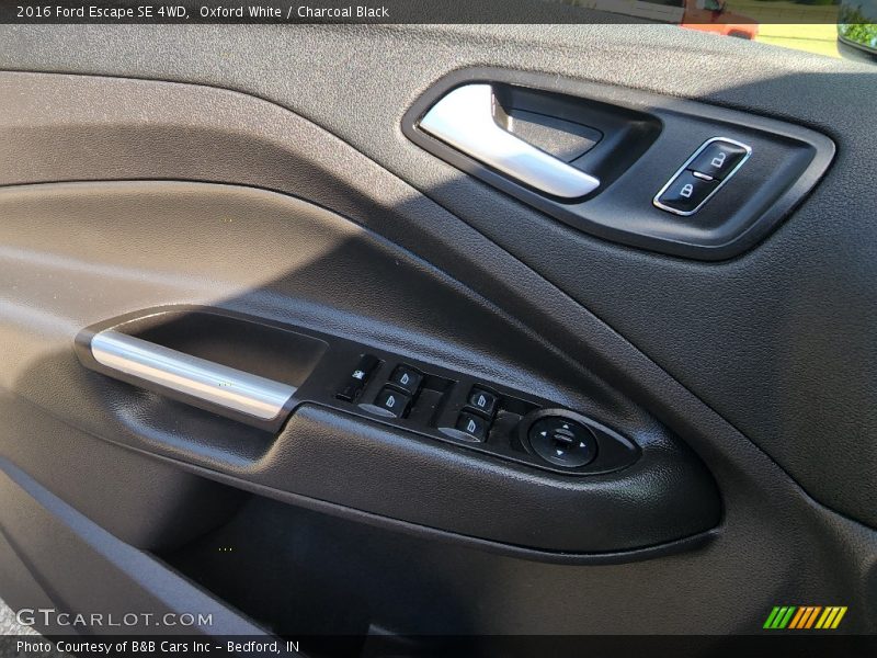 Oxford White / Charcoal Black 2016 Ford Escape SE 4WD