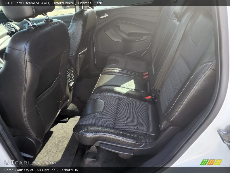 Oxford White / Charcoal Black 2016 Ford Escape SE 4WD