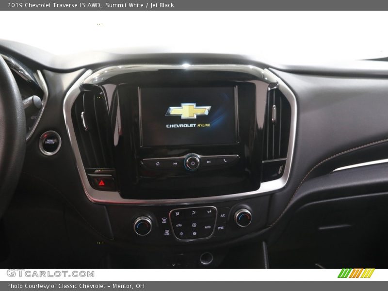 Summit White / Jet Black 2019 Chevrolet Traverse LS AWD