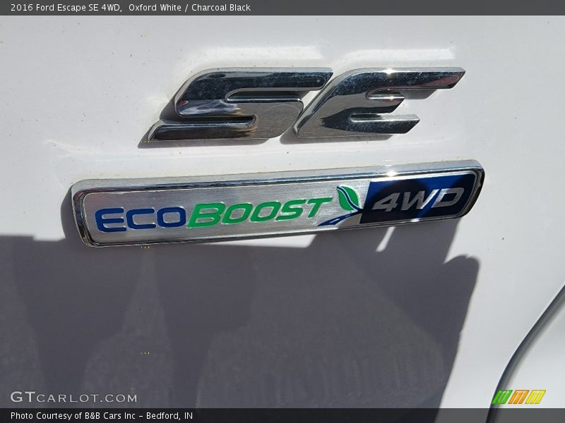 Oxford White / Charcoal Black 2016 Ford Escape SE 4WD
