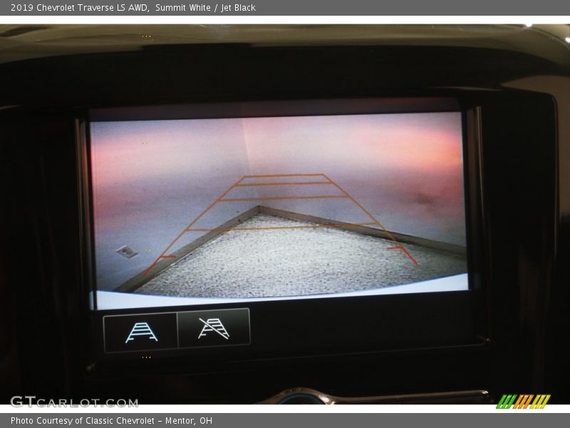 Summit White / Jet Black 2019 Chevrolet Traverse LS AWD
