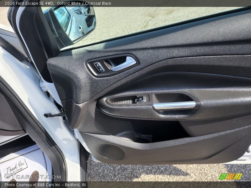 Oxford White / Charcoal Black 2016 Ford Escape SE 4WD