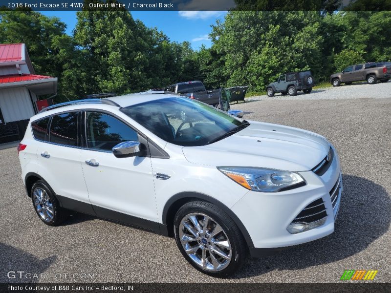 Oxford White / Charcoal Black 2016 Ford Escape SE 4WD