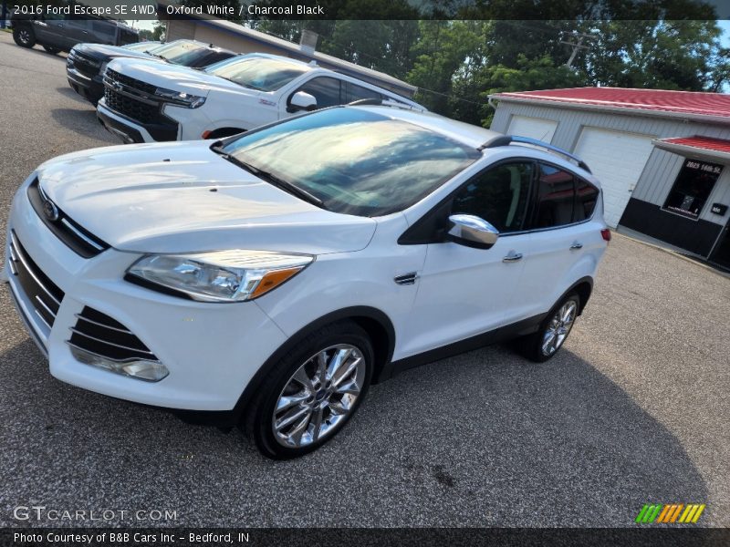 Oxford White / Charcoal Black 2016 Ford Escape SE 4WD