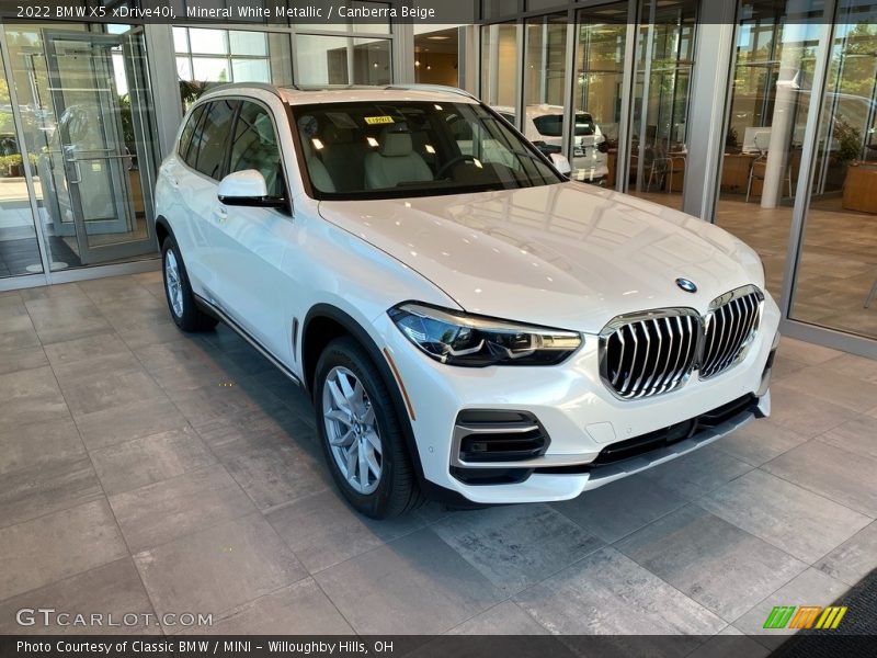 Mineral White Metallic / Canberra Beige 2022 BMW X5 xDrive40i