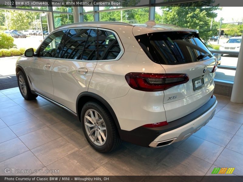 Mineral White Metallic / Canberra Beige 2022 BMW X5 xDrive40i
