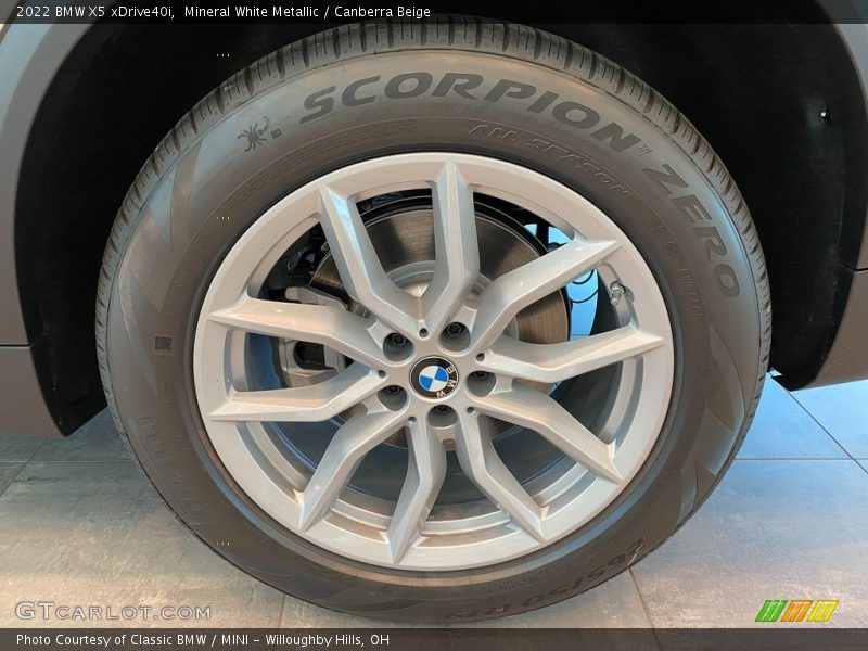 Mineral White Metallic / Canberra Beige 2022 BMW X5 xDrive40i