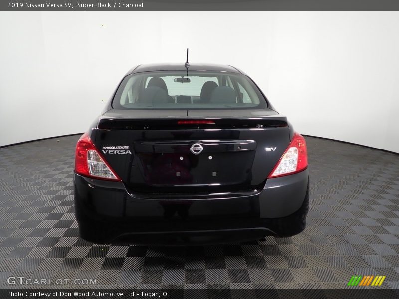 Super Black / Charcoal 2019 Nissan Versa SV