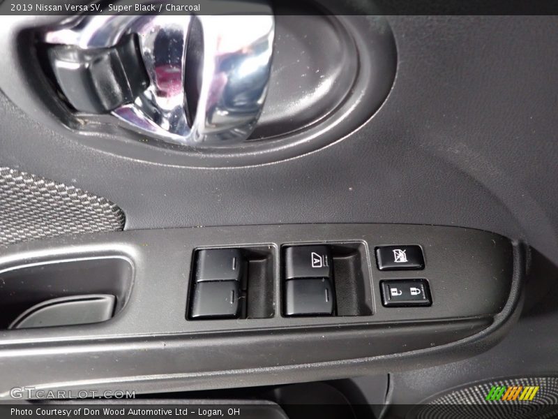 Super Black / Charcoal 2019 Nissan Versa SV