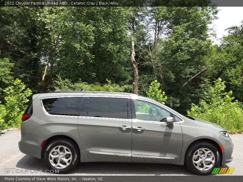 Ceramic Gray / Black/Alloy 2022 Chrysler Pacifica Limited AWD