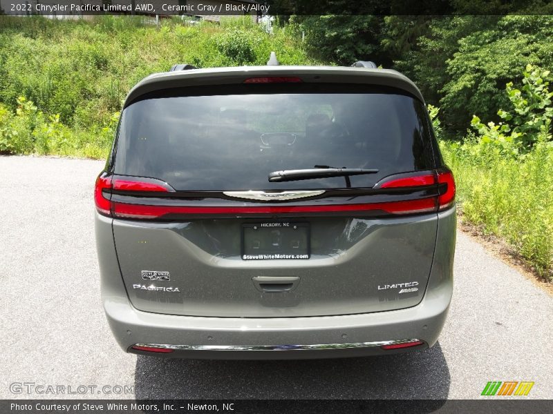Ceramic Gray / Black/Alloy 2022 Chrysler Pacifica Limited AWD