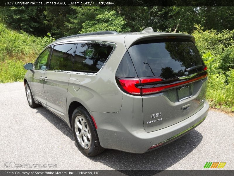 Ceramic Gray / Black/Alloy 2022 Chrysler Pacifica Limited AWD