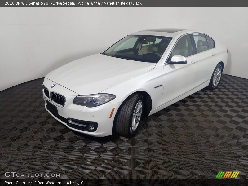 Alpine White / Venetian Beige/Black 2016 BMW 5 Series 528i xDrive Sedan