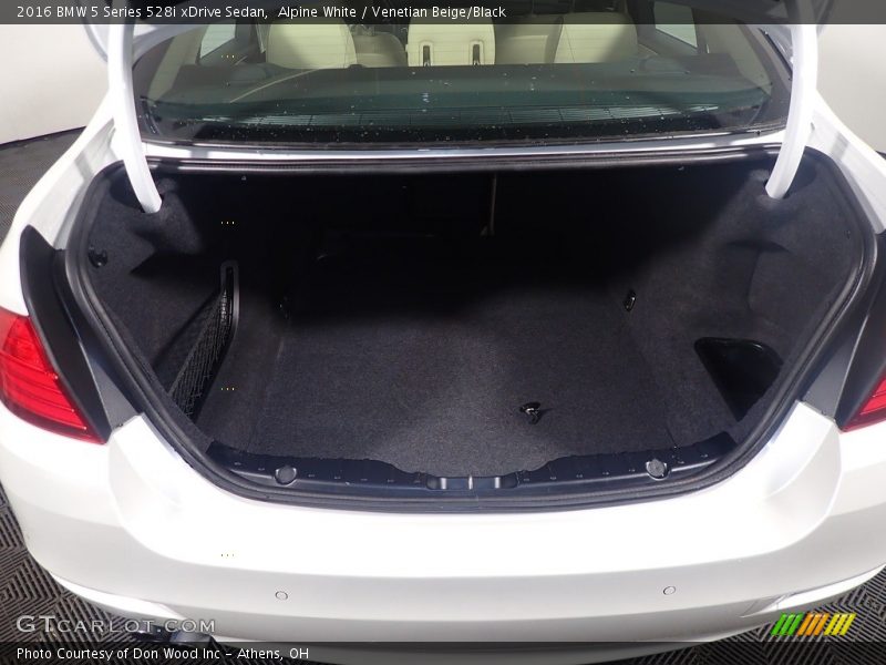 Alpine White / Venetian Beige/Black 2016 BMW 5 Series 528i xDrive Sedan
