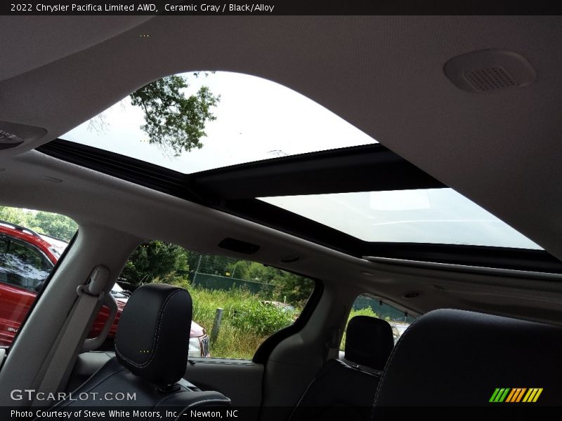 Ceramic Gray / Black/Alloy 2022 Chrysler Pacifica Limited AWD