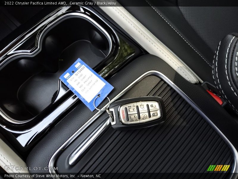Ceramic Gray / Black/Alloy 2022 Chrysler Pacifica Limited AWD