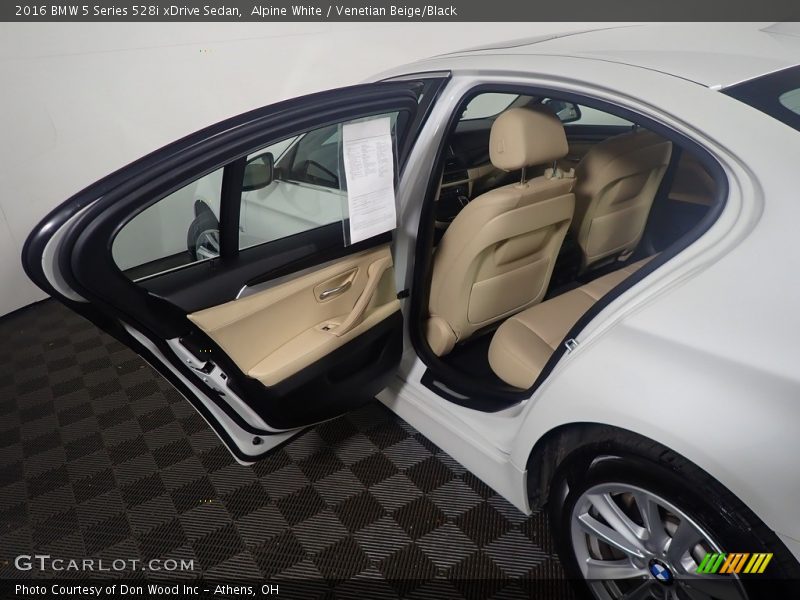Alpine White / Venetian Beige/Black 2016 BMW 5 Series 528i xDrive Sedan