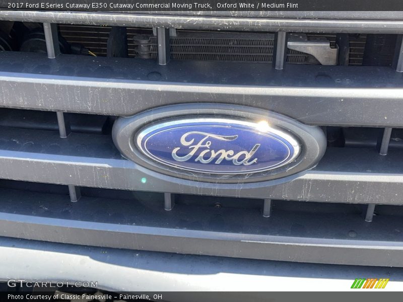 Oxford White / Medium Flint 2017 Ford E Series Cutaway E350 Cutaway Commercial Moving Truck