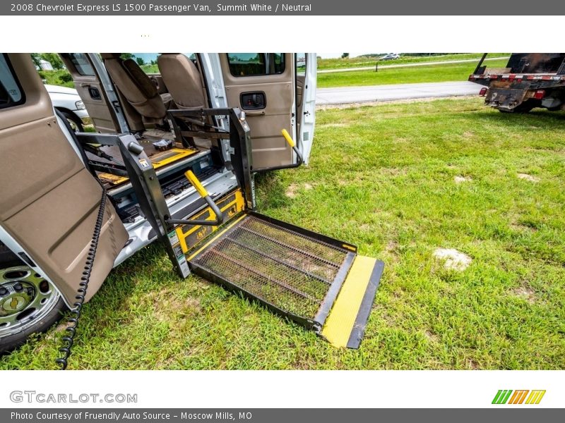 wheelchair access - 2008 Chevrolet Express LS 1500 Passenger Van