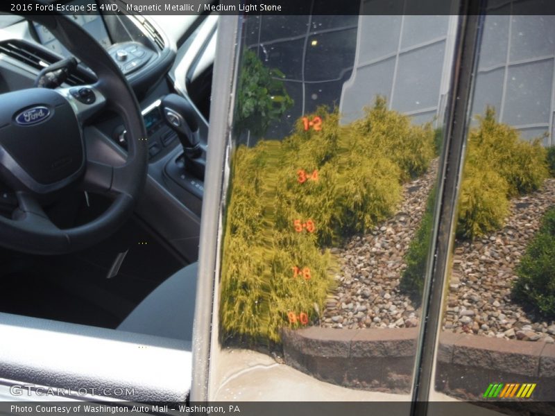 Magnetic Metallic / Medium Light Stone 2016 Ford Escape SE 4WD