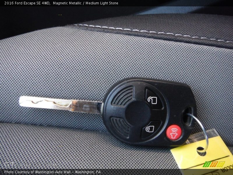 Magnetic Metallic / Medium Light Stone 2016 Ford Escape SE 4WD