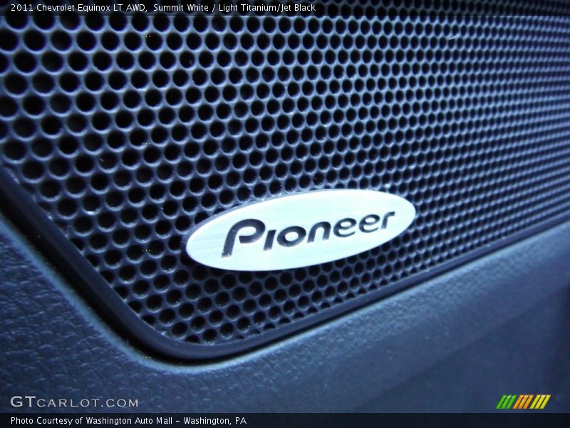 Summit White / Light Titanium/Jet Black 2011 Chevrolet Equinox LT AWD