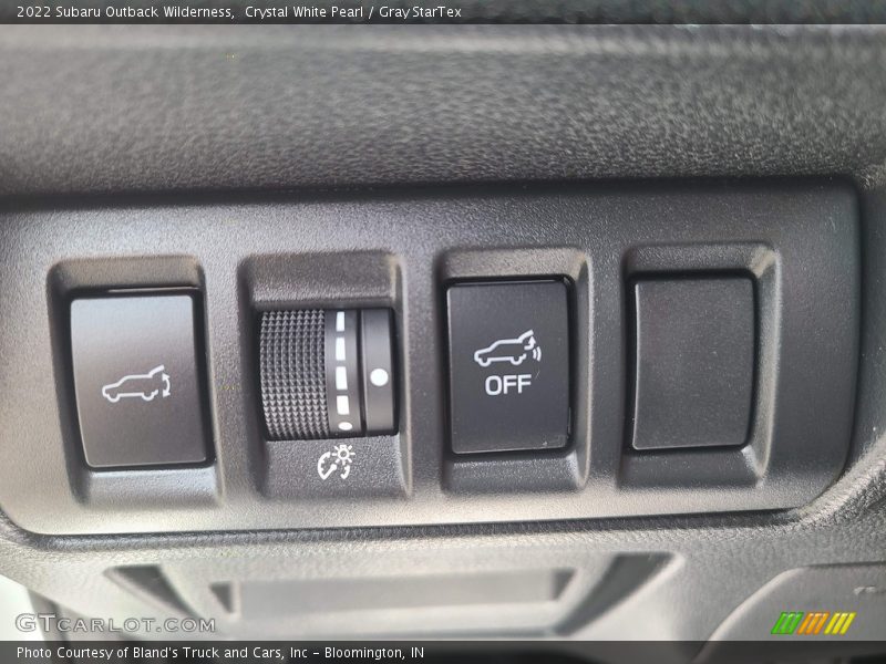 Crystal White Pearl / Gray StarTex 2022 Subaru Outback Wilderness