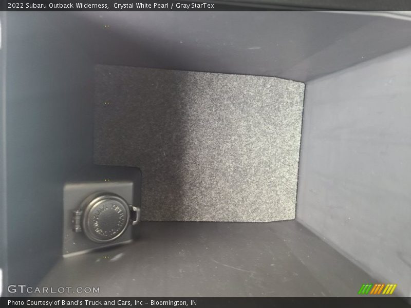 Crystal White Pearl / Gray StarTex 2022 Subaru Outback Wilderness