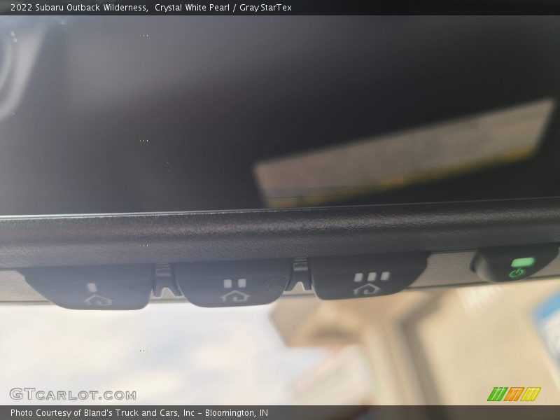 Crystal White Pearl / Gray StarTex 2022 Subaru Outback Wilderness