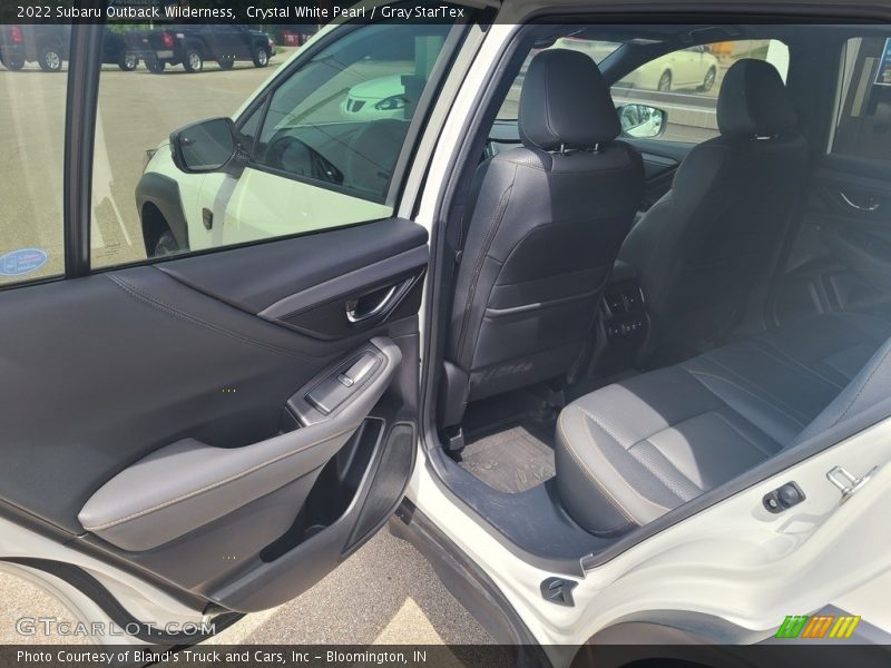 Crystal White Pearl / Gray StarTex 2022 Subaru Outback Wilderness
