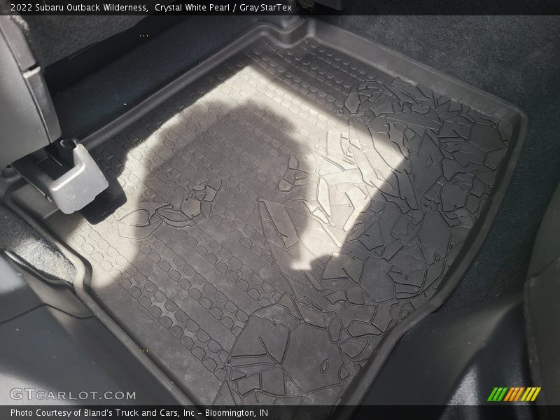Crystal White Pearl / Gray StarTex 2022 Subaru Outback Wilderness