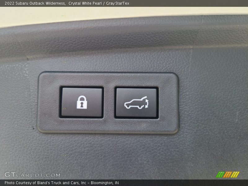 Crystal White Pearl / Gray StarTex 2022 Subaru Outback Wilderness
