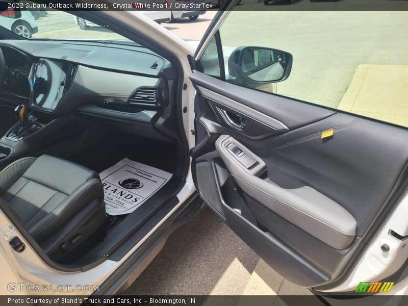 Crystal White Pearl / Gray StarTex 2022 Subaru Outback Wilderness