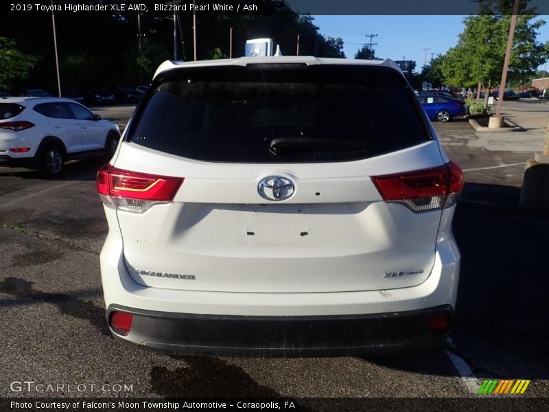 Blizzard Pearl White / Ash 2019 Toyota Highlander XLE AWD