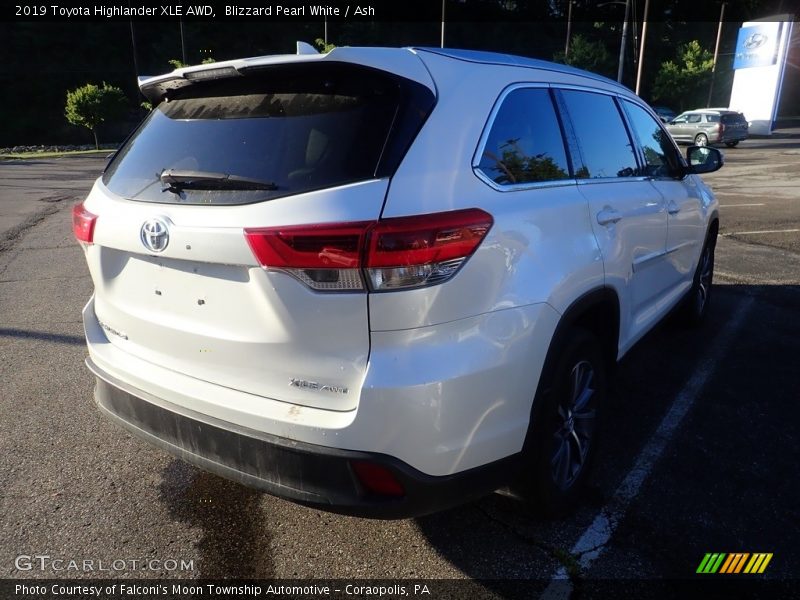 Blizzard Pearl White / Ash 2019 Toyota Highlander XLE AWD