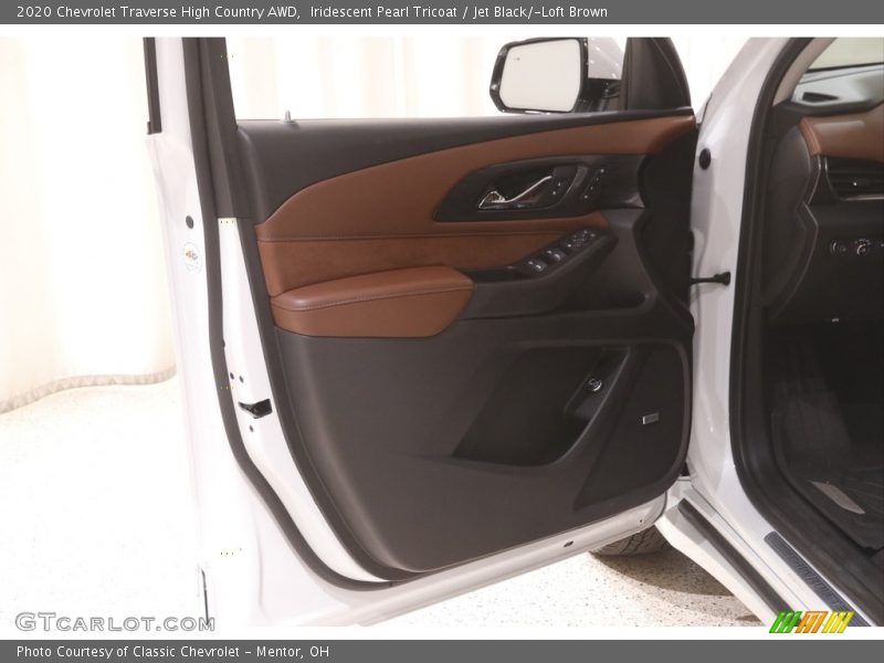 Iridescent Pearl Tricoat / Jet Black/­Loft Brown 2020 Chevrolet Traverse High Country AWD