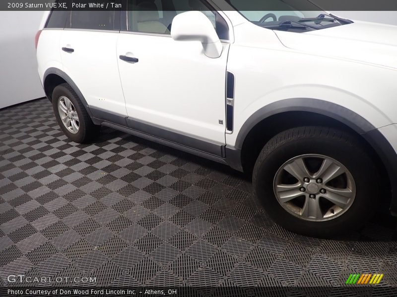 Polar White / Tan 2009 Saturn VUE XE