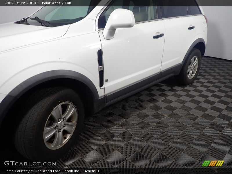 Polar White / Tan 2009 Saturn VUE XE