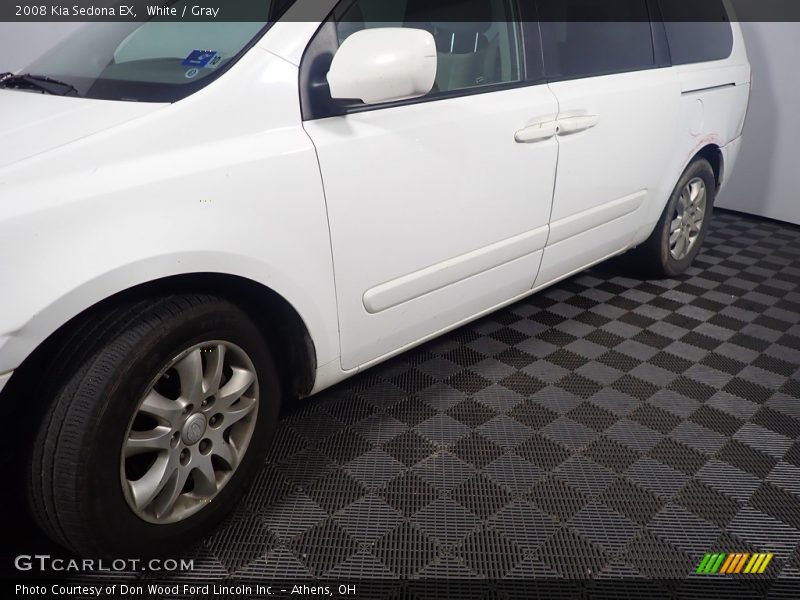 White / Gray 2008 Kia Sedona EX