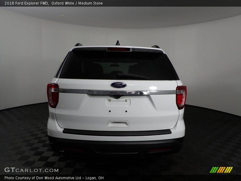 Oxford White / Medium Stone 2018 Ford Explorer FWD