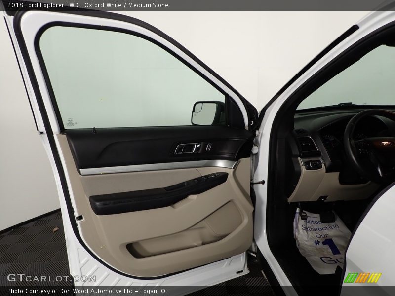 Oxford White / Medium Stone 2018 Ford Explorer FWD