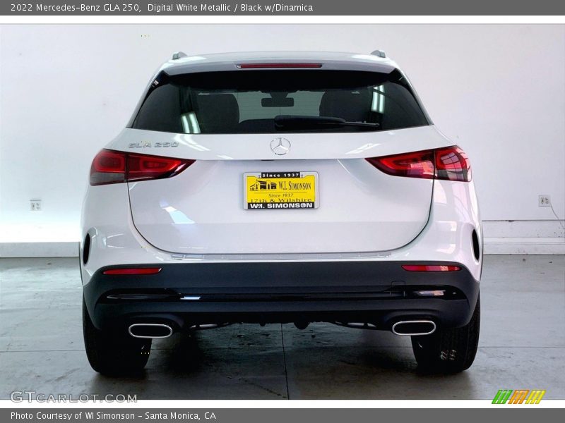 Digital White Metallic / Black w/Dinamica 2022 Mercedes-Benz GLA 250