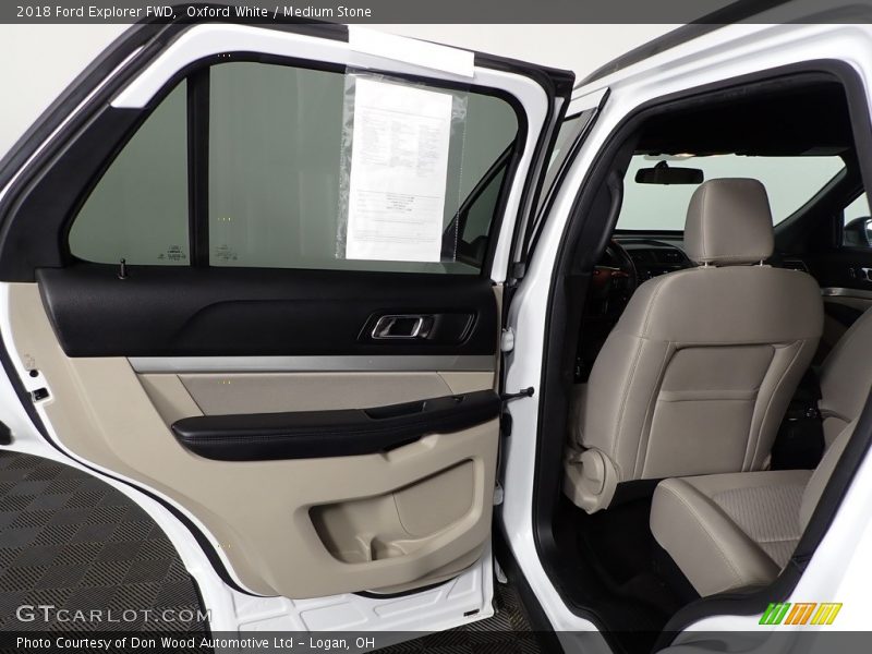 Oxford White / Medium Stone 2018 Ford Explorer FWD