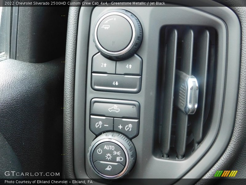 Controls of 2022 Silverado 2500HD Custom Crew Cab 4x4