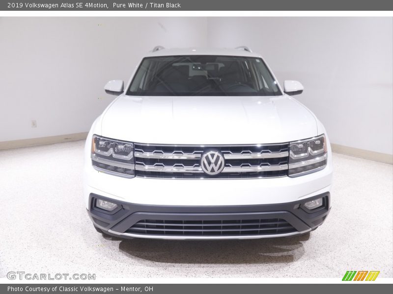 Pure White / Titan Black 2019 Volkswagen Atlas SE 4Motion