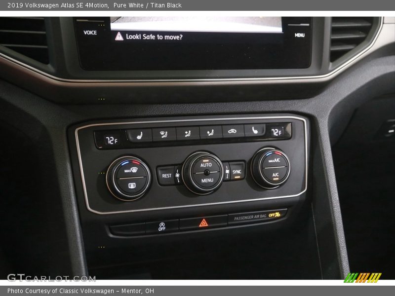 Pure White / Titan Black 2019 Volkswagen Atlas SE 4Motion