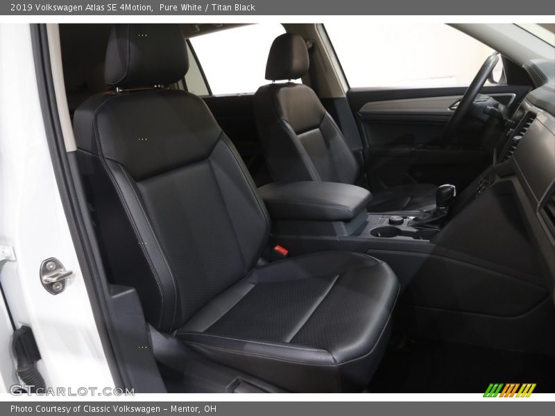 Pure White / Titan Black 2019 Volkswagen Atlas SE 4Motion