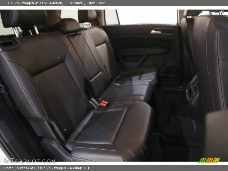 Pure White / Titan Black 2019 Volkswagen Atlas SE 4Motion