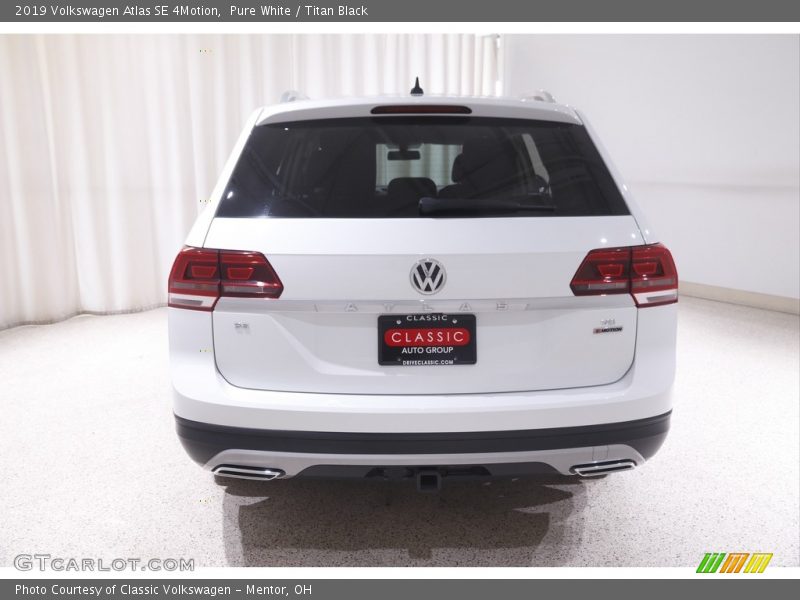 Pure White / Titan Black 2019 Volkswagen Atlas SE 4Motion